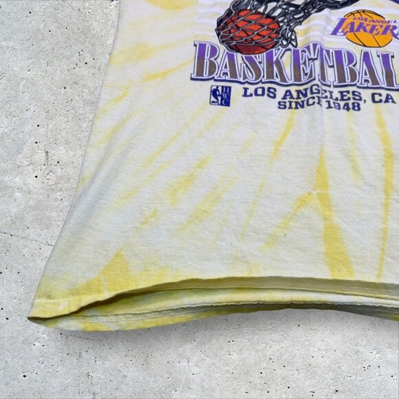 Los Angeles Lakers 16x World Champions Mitchell & Ness Tie-Dye T-Shirt - Size L - Picture 5 of 9